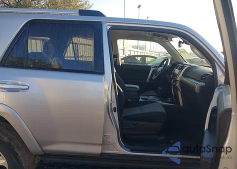 2024 Toyota 4Runner Sr5 из США, поврежденный, VIN JTEMU5JR3R6250581